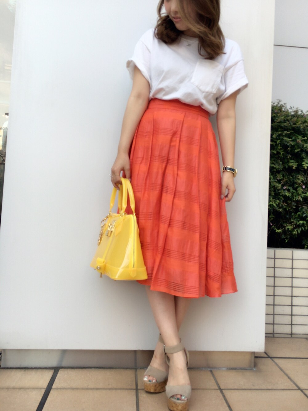 「FRAY I.Dのアイテム（スカート、オレンジ系）」を使った、masumiさん（レディース・154cm）の夏コーディネートの1枚目の写真