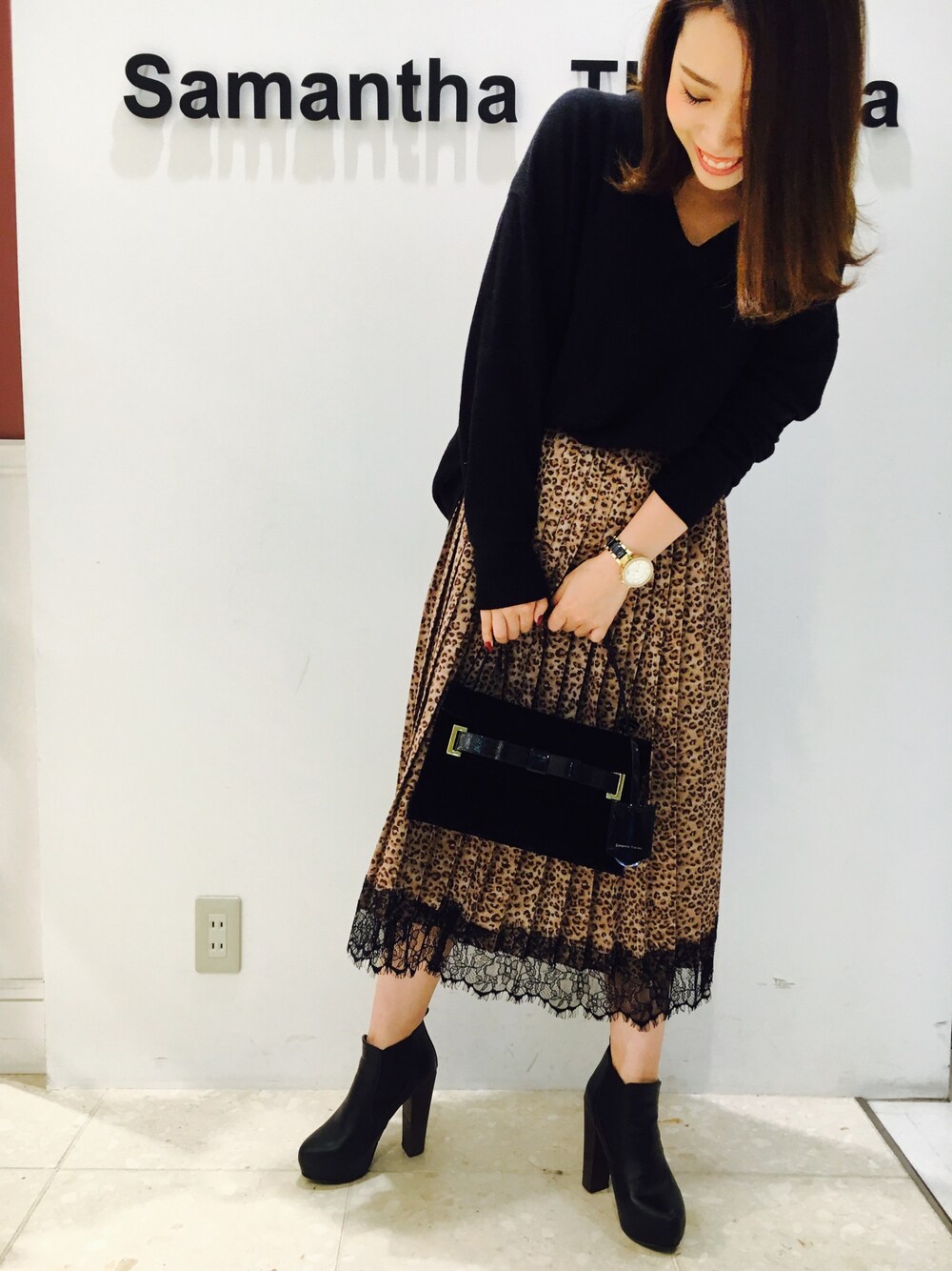 「レオパード」｜「Samantha Thavasaのエムシュシュベロア（小）（ハンドバッグ、ブラック系）」を使った、masumiさん（レディース・153cm）の秋コーディネートの1枚目の写真