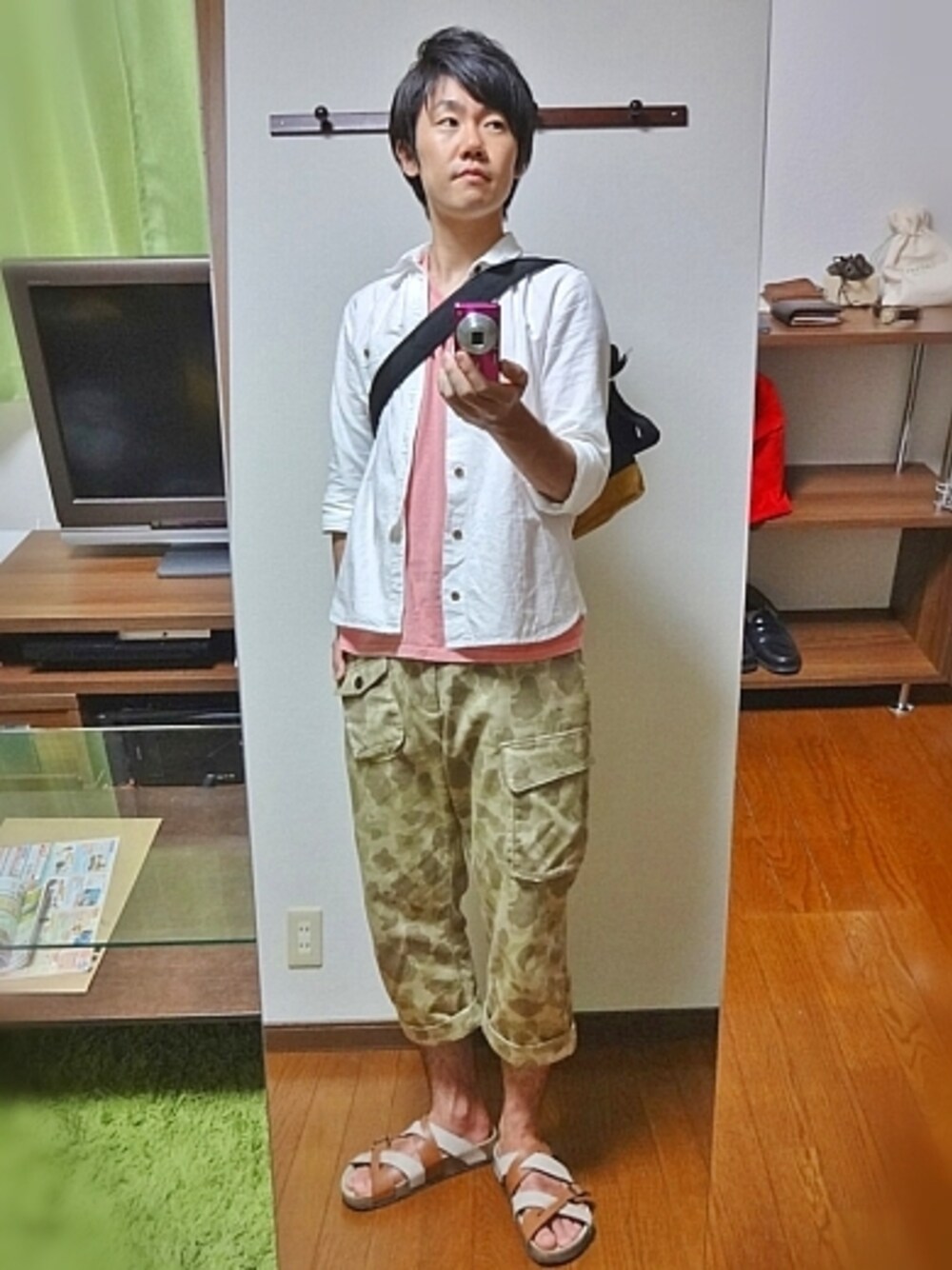 その他トップス、その他トップス、その他パンツを着用した夏コーディネートの1枚目の写真