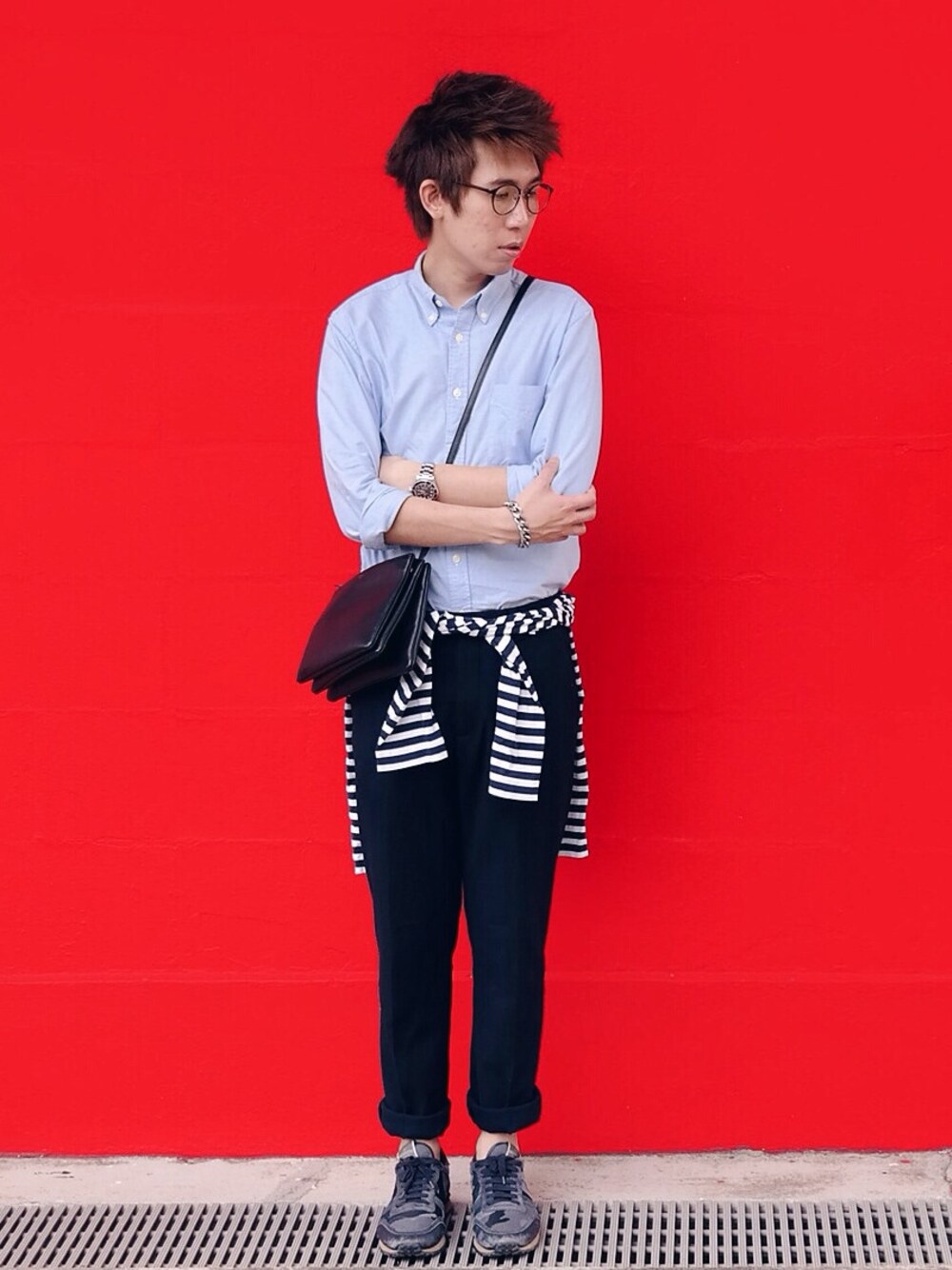 「black、blue、men、WEARBOOKエントリー、wearsg、UNIQLO、H&M、valentino、CELINE、COMME des GARCONS」｜「UNIQLOのアイテム（シャツ/ブラウス、ブルー系）」を使った、Isaac Limさん（メンズ・178cm）の冬コーディネートの1枚目の写真