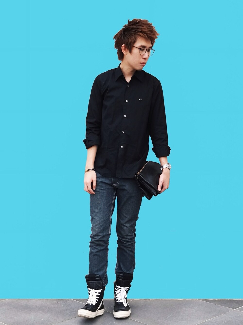 「black、street、WEARBOOKエントリー、wearsg、men、H&M、RICK OWENS、COMME des GARCONS、DKNY、HERMES」｜「PLAY COMME des GARCONSのアイテム（シャツ/ブラウス、ブラック系）」を使った、Isaac Limさん（メンズ・178cm）の冬コーディネートの1枚目の写真