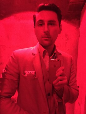 「アイテム（ブローチ/コサージュ）」を使った、DJ Ensoさん（メンズ・175cm）の冬コーディネート