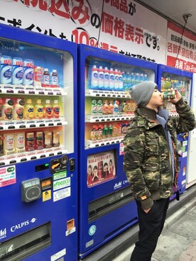 「SuperDry（スーパードライ）のアイテム（ダウンジャケット/コート）」を使った、Bunny Linさん（メンズ・180cm）の春コーディネート