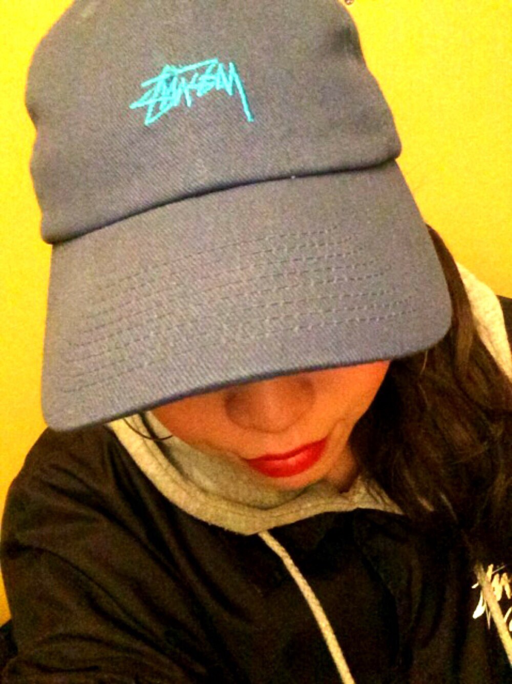 「stussy、仕事着、早番」｜「STUSSYのStock Logo Chapter Lo Pro Cap（キャップ、ブルー系）」を使った、MC SWEさん（レディース・160cm）の春コーディネートの1枚目の写真