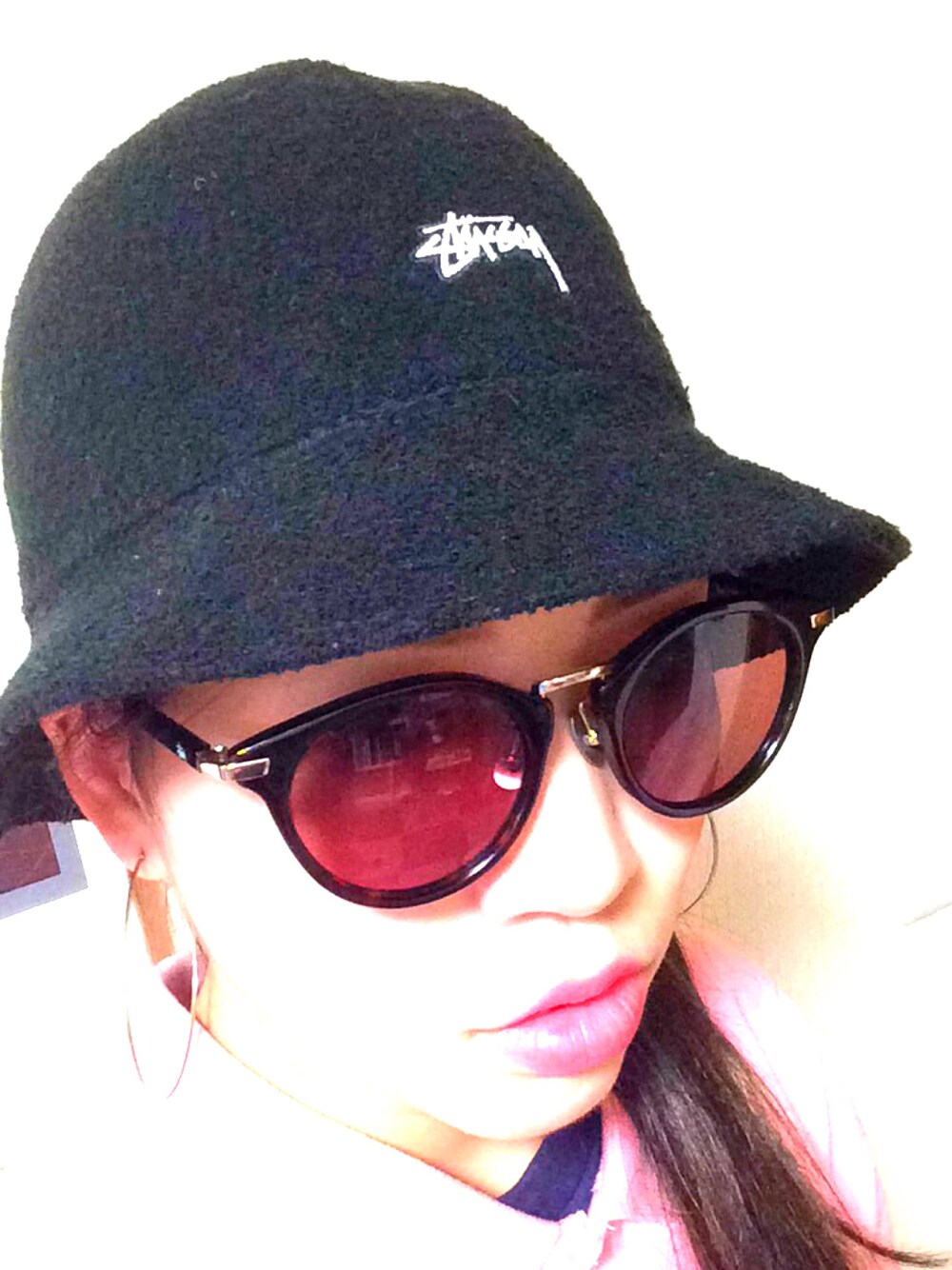 「stussy、セレブ風」｜「STUSSYのKangol Bermuda Casual（ハット、ブラック系）」を使った、MC SWEさん（レディース・160cm）の春コーディネートの1枚目の写真