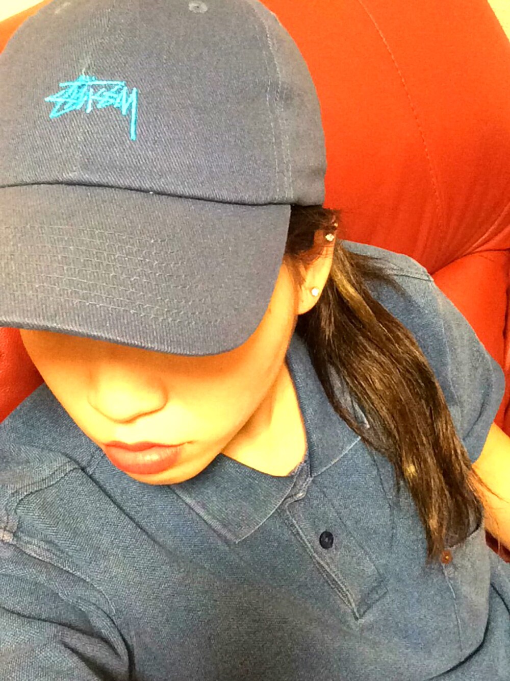 「stussy、indigo、誕生日、お菓子、おめでとう」｜「STUSSYのStock Logo Chapter Lo Pro Cap（キャップ、ブルー系）」を使った、MC SWEさん（レディース・160cm）の春コーディネートの1枚目の写真