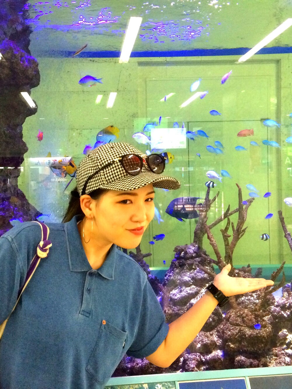 「stussy、沖縄」｜「STUSSYのIndigo Polo（ポロシャツ、ブルー系）」を使った、MC SWEさん（レディース・160cm）の春コーディネートの1枚目の写真