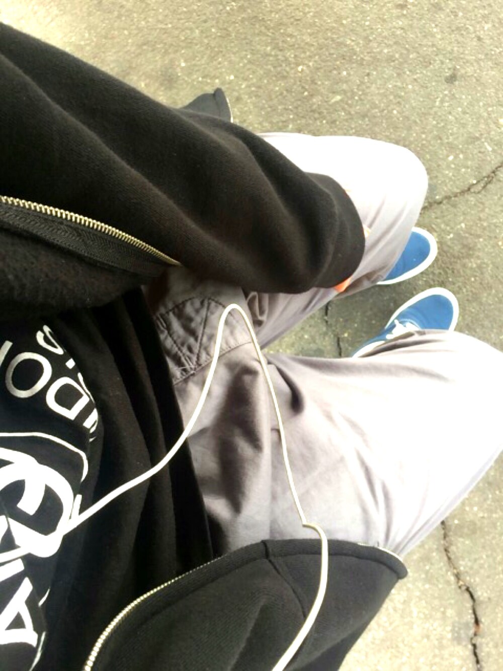 「stussy、春コーデ、スケータースタイル、スケーター、ストリート」｜「STUSSYのEnzyme Wash Beach Pant（その他パンツ、グレー系）」を使った、MC SWEさん（レディース・160cm）の春コーディネートの1枚目の写真