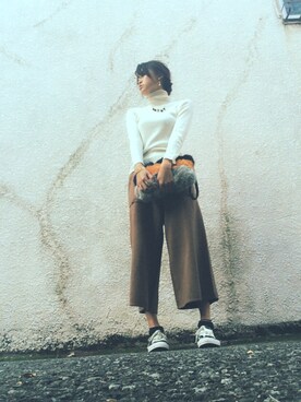 「GU（ジーユー）のアイテム（その他パンツ、ブラウン系）」を使った、Bebe 。さん（レディース）の秋コーディネート