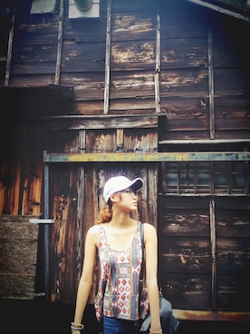 「NIKE（ナイキ）のNIKE HERITAGE DRI-FIT TWILL ADJUSTABLE CAP【SP】（キャップ、ホワイト系）」を使った、Bebe 。さん（レディース）の秋コーディネート