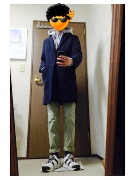 「ホワイトスニーカー」｜「アイテム（チェスターコート）」を使った、1oct1さん（メンズ・174cm）の春コーディネート