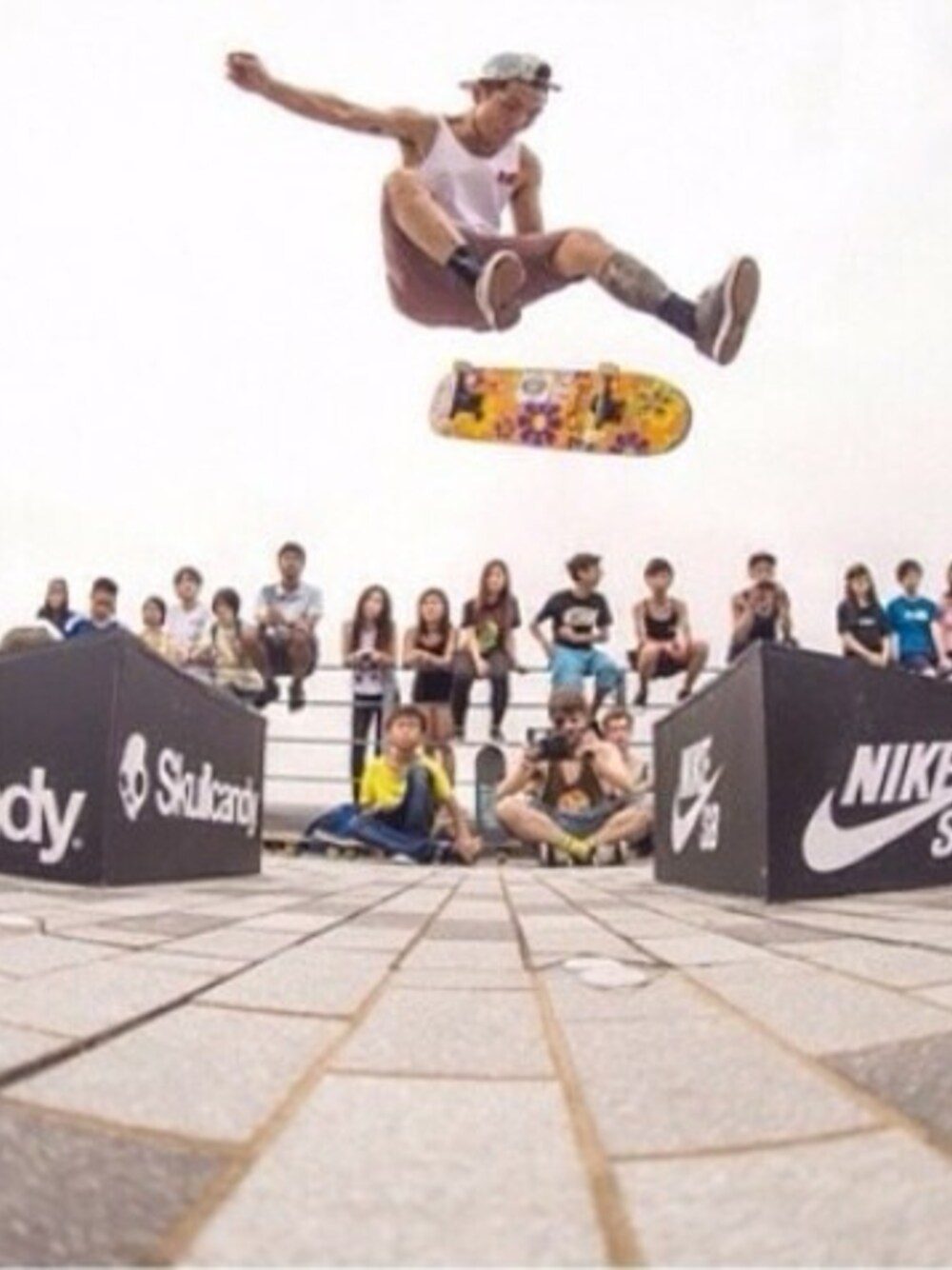 「NIKE、dc、skateboard」｜「Quiksilverのアイテム（その他パンツ、レッド系）」を使った、Lidd烈特さん（メンズ・50cm）の夏コーディネートの1枚目の写真