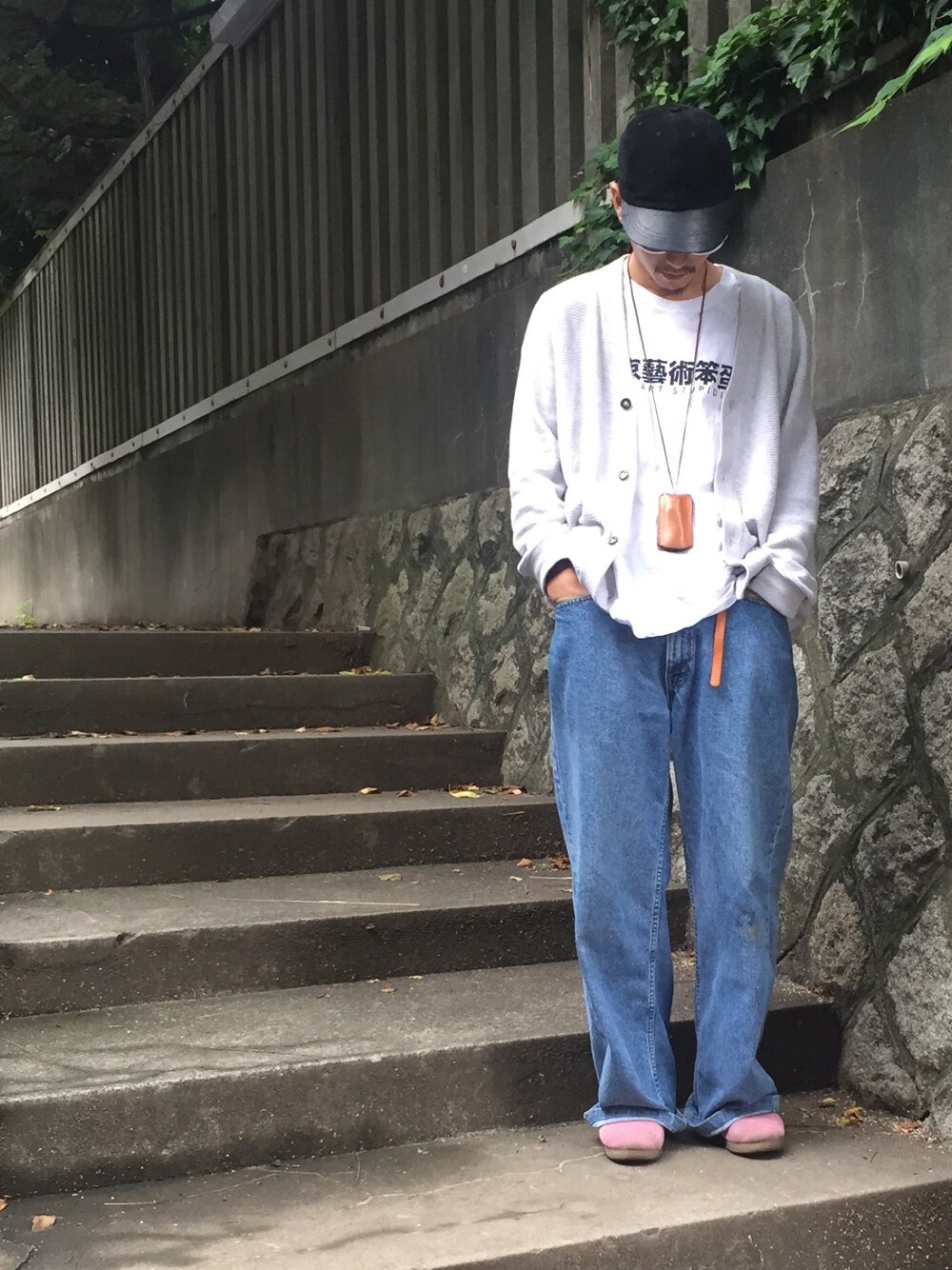 「fridge、fridgesetagaya、fridgevintage、fridgesetagaya出張所、フリッジ、ZOZOTOWN掲載、LEFTOVER、tailer、DOUBLEFOOTWEAR」｜「LeftoveRの【LEFTOVER】レフトオーバー  "TOKYO ART STUPIDITY"（Tシャツ/カットソー、ホワイト系）」を使った、YUUCHIDAさん（メンズ・173cm）の夏コーディネートの1枚目の写真
