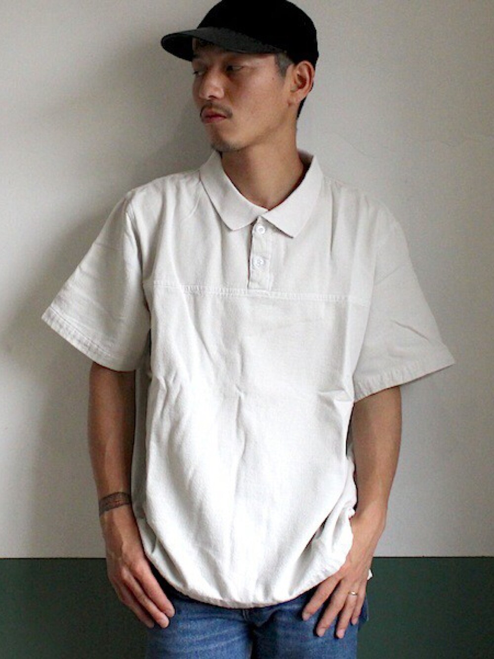 「THOUSAND MILE、fridge、fridgesetagaya、fridgevintage、fridgesetagaya出張所、フリッジ、ポロシャツ、夏」｜「THOUSAND MILEの【THOUSAND MILE】サウザンドマイル 裏起毛ポロシャツ SPORTSTER POLO（ポロシャツ、ホワイト系）」を使った、YUUCHIDAさん（メンズ・173cm）の夏コーディネートの1枚目の写真