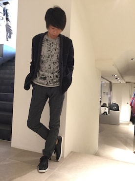 「暗め色」｜「アイテム（スニーカー）」を使った、Yujuさん（メンズ・171cm）の秋コーディネート