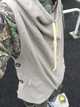 「ビジネスアズユージュアルのアイテム（Tシャツ/カットソー、グリーン系）」を使った、AYAさん（メンズ・160cm）の冬コーディネート