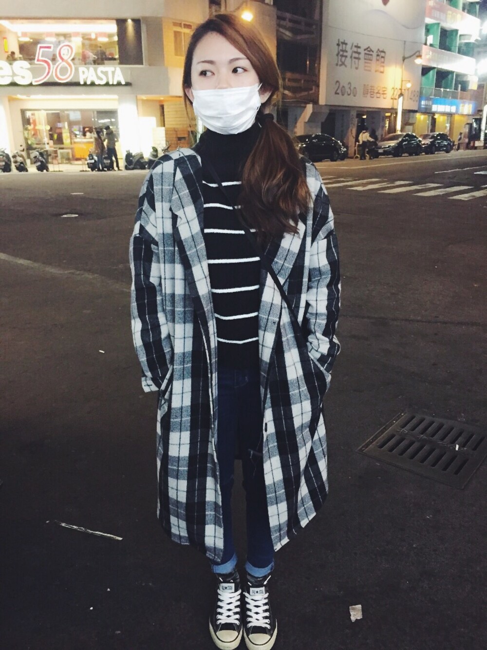 「Lulus、ALL STAR、no brand」｜「Lulusのアイテム（ピーコート、ブラック系）」を使った、TsengYunさん（レディース・160cm）の冬コーディネートの1枚目の写真