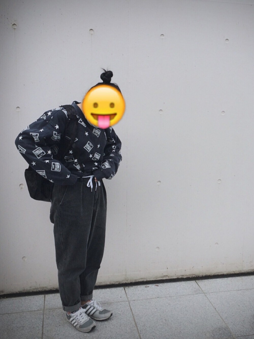 「古着、adidas、tiptop、靴ひも」｜「no brandのアイテム（バックパック/リュック、ブラック系）」を使った、sacoさん（レディース・153cm）の秋コーディネートの1枚目の写真