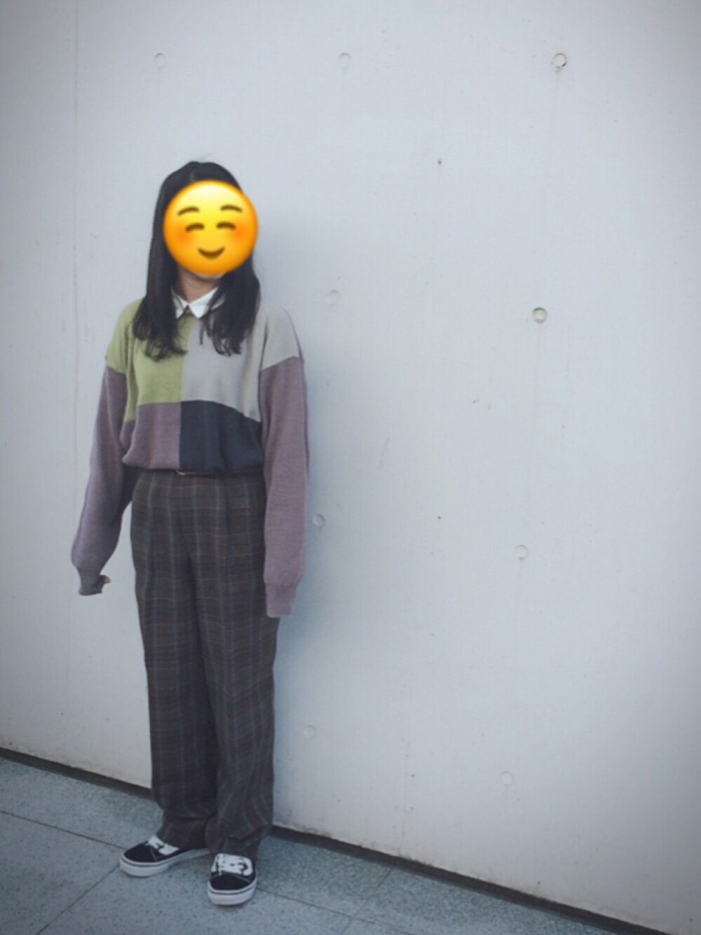 「おじさん、チェックパンツ、バンズ、古着、ダサい、シャツイン」｜「VISのアイテム（シャツ/ブラウス、ホワイト系）」を使った、sacoさん（レディース・153cm）の秋コーディネートの1枚目の写真