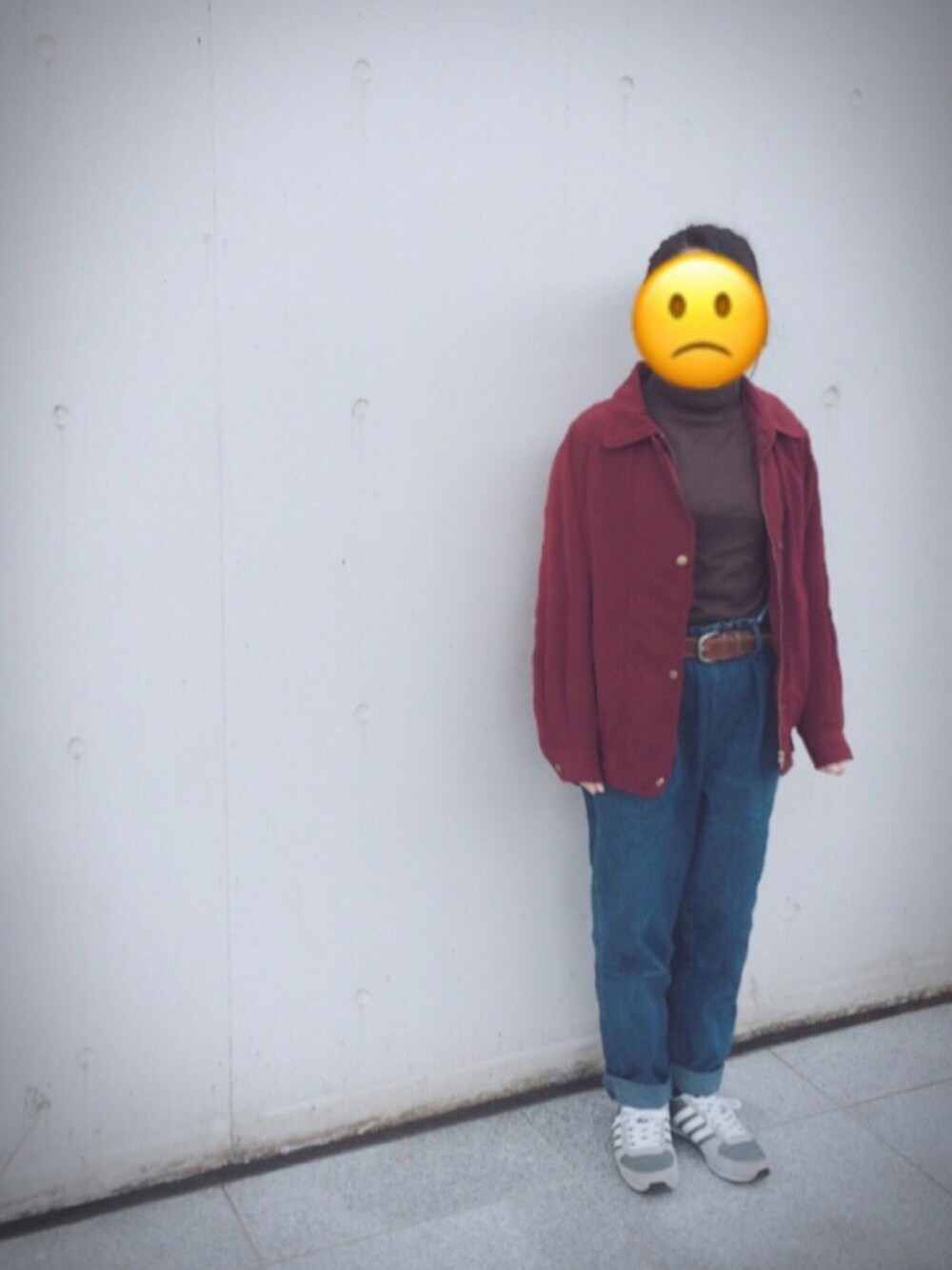 「あずき色、古着、タートルネック、アディダス、おさがり、シンプル」｜「古着のアイテム（その他アウター、レッド系）」を使った、sacoさん（レディース・153cm）の秋コーディネートの1枚目の写真