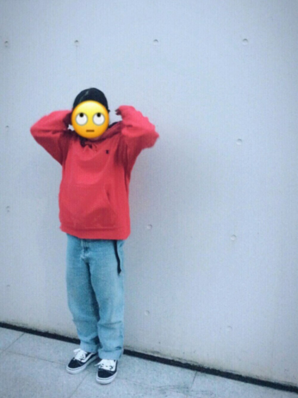 「チャンピオン、古着、ズルズル、バンズ、ガチャベルト、真っ赤、パーカー、デニム、リボン結び」｜「Championのアイテム（パーカー、レッド系）」を使った、sacoさん（レディース・153cm）の冬コーディネートの1枚目の写真