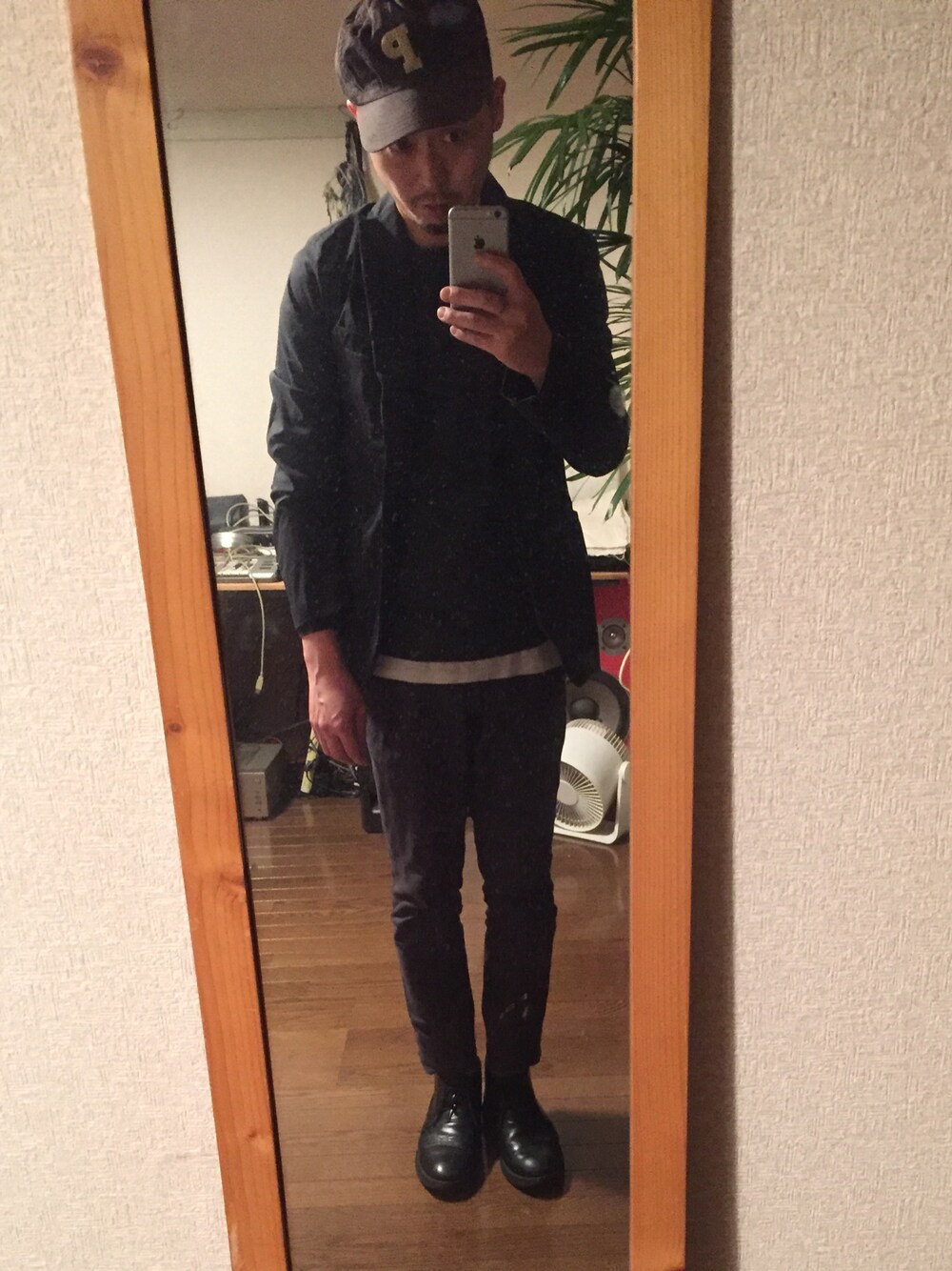 「ZUCCaのアイテム（ニット/セーター、ブルー系）」を使った、yokiさん（メンズ・171cm）の冬コーディネートの1枚目の写真