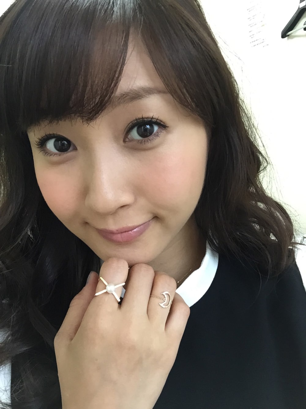 「リング、可愛い」｜「PEAFULのアイテム（リング、ゴールド系）」を使った、藤本美貴さん（レディース・156cm）の春コーディネートの1枚目の写真