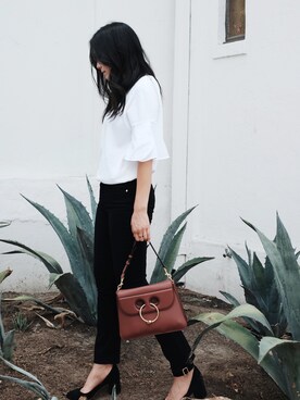 「JW Anderson（ジェイダブリューアンダーソン）のアイテム（ショルダーバッグ）」を使った、Annさん（レディース・173cm）の秋コーディネート