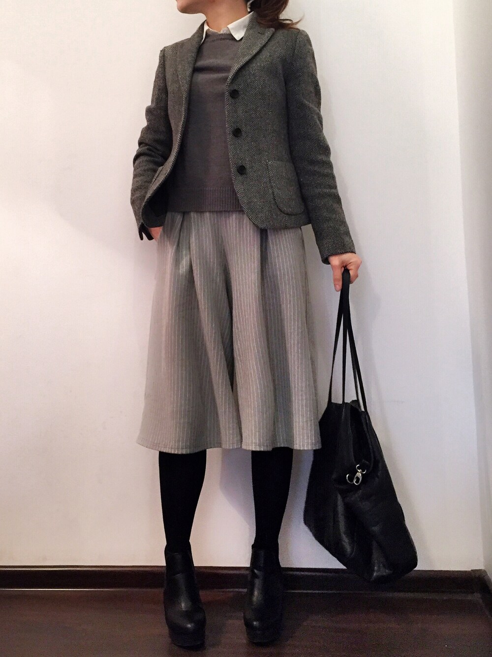 「大人カジュアル、春コーデ、ガウチョパンツ、グレー、GU、ユニクロ、earth music&ecology」｜「GUの（GU）イージードレープポンチガウチョパンツ（ストライプ）（パンツ、グレー系）」を使った、うらさん（レディース・159cm）の春コーディネートの1枚目の写真