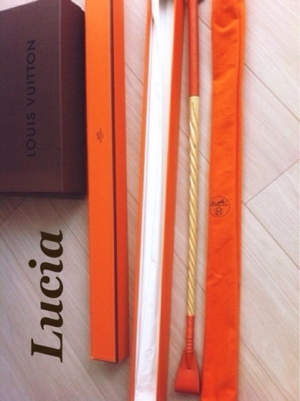 「HERMES、crop、horsewhip、horsecrop、equestrian style、riding」｜「HERMESのアイテム（その他、オレンジ系）」を使った、Lucia さん（レディース・148cm）の冬コーディネートの1枚目の写真