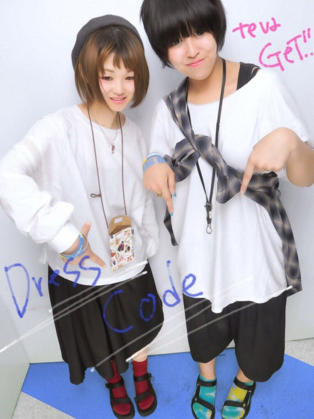 「ゆるコーデ、ワイドパンツ、ビッグシルエット、モノトーン、おそろいコーデ、teva、GU」｜「Black Triangle Designのアイテム（ネックレス、ブラック系）」を使った、新谷百花さん（レディース・172cm）の夏コーディネートの1枚目の写真