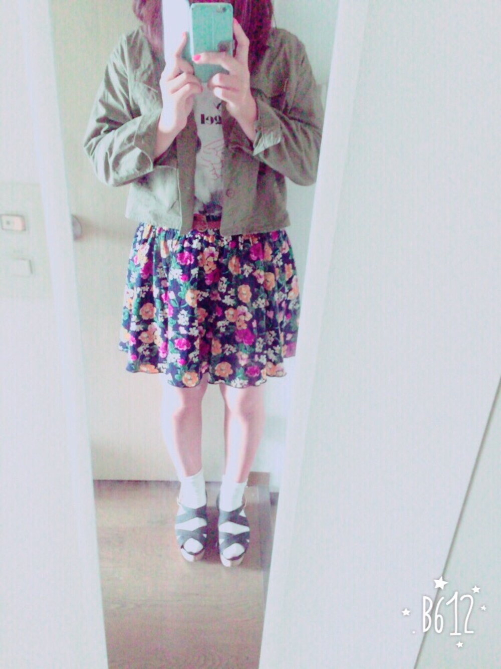 「花柄 スカート、カーキアウター、秋のコーデ」｜「OLIVE des OLIVEのアイテム（スカート、ブルー系）」を使った、Suzuさん（レディース・158cm）の秋コーディネートの1枚目の写真