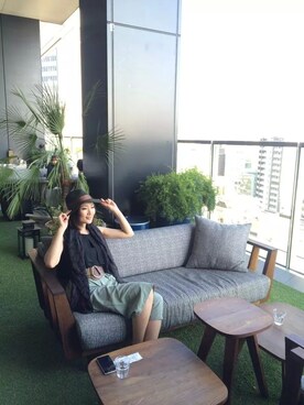 「YACCAVECCAのアイテム（その他パンツ、グリーン系）」を使った、みつかさん（レディース・170cm）の秋コーディネート