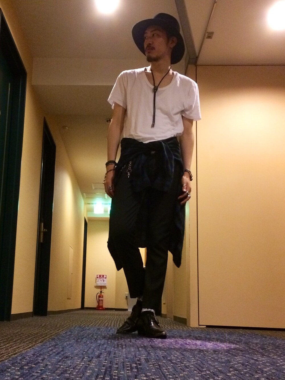 「アレキサンダーワン、t by alexander wang、白ソックス、Chrome Hearts、モード、Alexander Wang、サンローランパリ、Saint Laurent、クロムハーツ、saint laurent paris」｜「T BY ALEXANDER WANGのTEE（Tシャツ/カットソー、ホワイト系）」を使った、Hatchさん（メンズ・182cm）の夏コーディネートの1枚目の写真