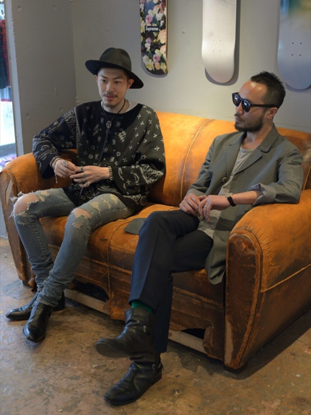 「ブーツ、LABRAT、ハット、バンダナ、Chrome Hearts、モード、スキニーデニム、Saint Laurent、クロムハーツ」｜「LABRATのbandana sweater（ニット/セーター、ブラック系）」を使った、Hatchさん（メンズ・182cm）の夏コーディネートの1枚目の写真