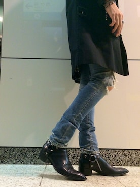 「SAINT LAURENT PARIS（サンローランパリ）のアイテム（トレンチコート）」を使った、Hatchさん（メンズ・182cm）の冬コーディネート