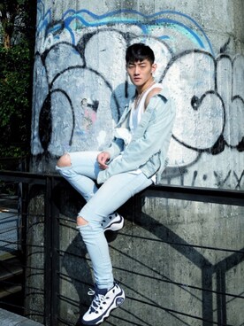 「FILA（フィラ）のアイテム（その他シューズ）」を使った、岱毅Kennyさん（メンズ・175cm）の秋コーディネート
