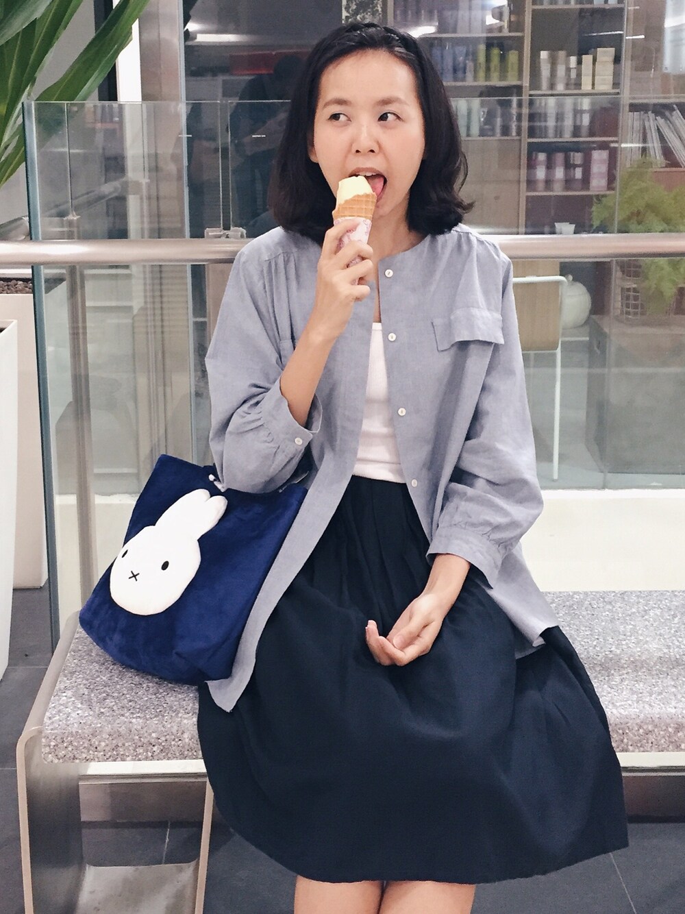 「MUJIのアイテム（スカート、ブルー系）」を使った、Bobbinpngさん（レディース・165cm）の夏コーディネートの1枚目の写真