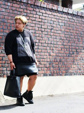 「GIVENCHY」｜「アイテム（財布/小物）」を使った、김재현さん（メンズ・171cm）の夏コーディネート