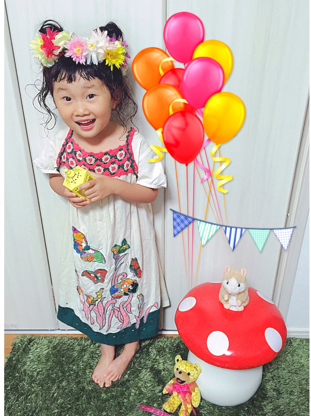 「刺繍、kids、フェススタイル、ワンピース、古着」｜「リメイクのアイテム（ワンピース、ホワイト系）」を使った、mippoさん（キッズ・100cm）の夏コーディネートの1枚目の写真
