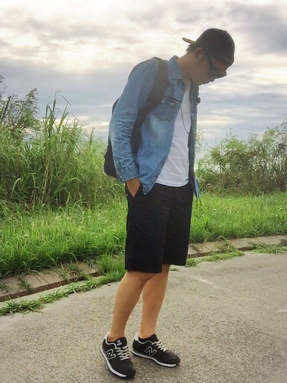 「シンプル、シャツスタイル、白Tシャツ、夏、キャップ、サングラス、ニューバランス、ショートパンツ、NIKE」｜「GUのアイテム（その他パンツ、ブラック系）」を使った、くーとさん（メンズ・181cm）の夏コーディネートの1枚目の写真