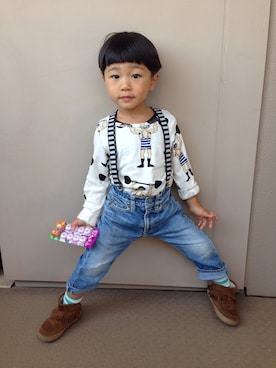 「Mini Rodini（ミニロディーニ）のアイテム（Tシャツ/カットソー、ホワイト系）」を使った、akiiiaさん（キッズ・100cm）の秋コーディネート