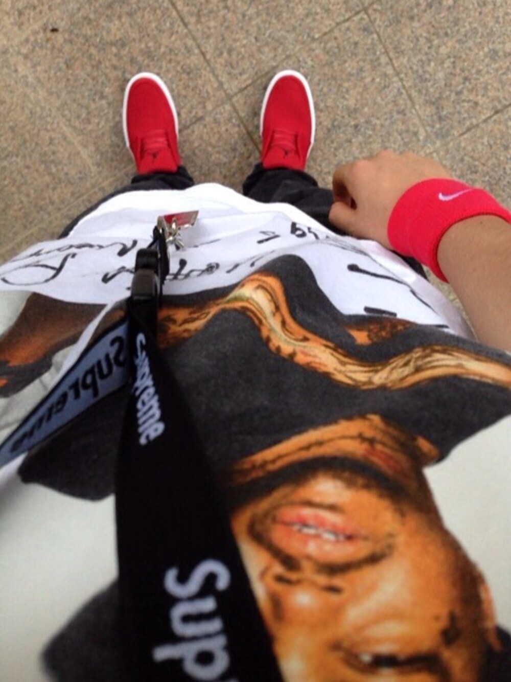 「#supreme」｜「Supreme のアイテム（Tシャツ/カットソー、ホワイト系）」を使った、Nao Nakaiさん（メンズ・175cm）の夏コーディネートの1枚目の写真