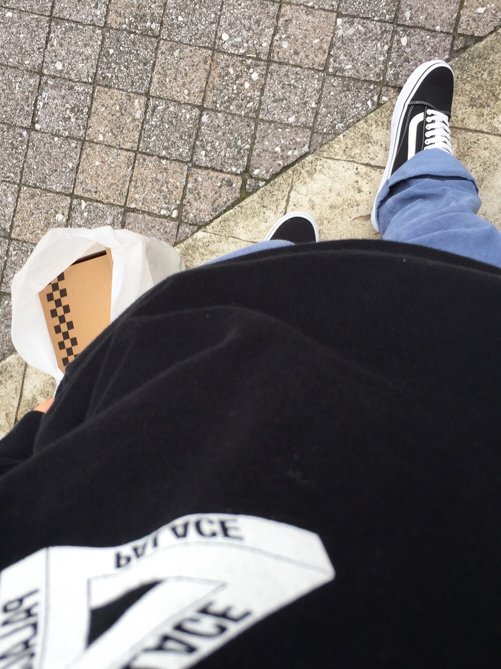 「palace、VANS」｜「PALACEのアイテム（スウェット、ブラック系）」を使った、Nao Nakaiさん（メンズ・174cm）の秋コーディネートの1枚目の写真