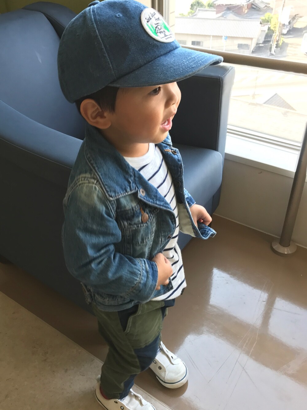 「おとこのこ、さむくなってきましたね、イヤイヤ期真最中、またまたボーダー、サルエルパンツ、2歳」｜「petit mainのワッペン付きキャップ（キャップ、ブルー系）」を使った、ayamituさん（キッズ・90cm）の秋コーディネートの1枚目の写真