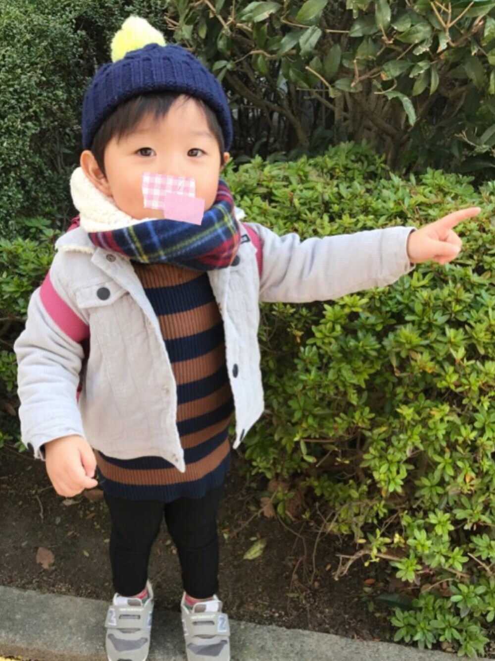 「おとこのこ、休日スタイル、おかいもの、流れ星、putit mine、ボーダー巻き巻きフェス」｜「BREEZEのボアGジャン（デニムジャケット、グレー系）」を使った、ayamituさん（キッズ・90cm）の冬コーディネートの1枚目の写真