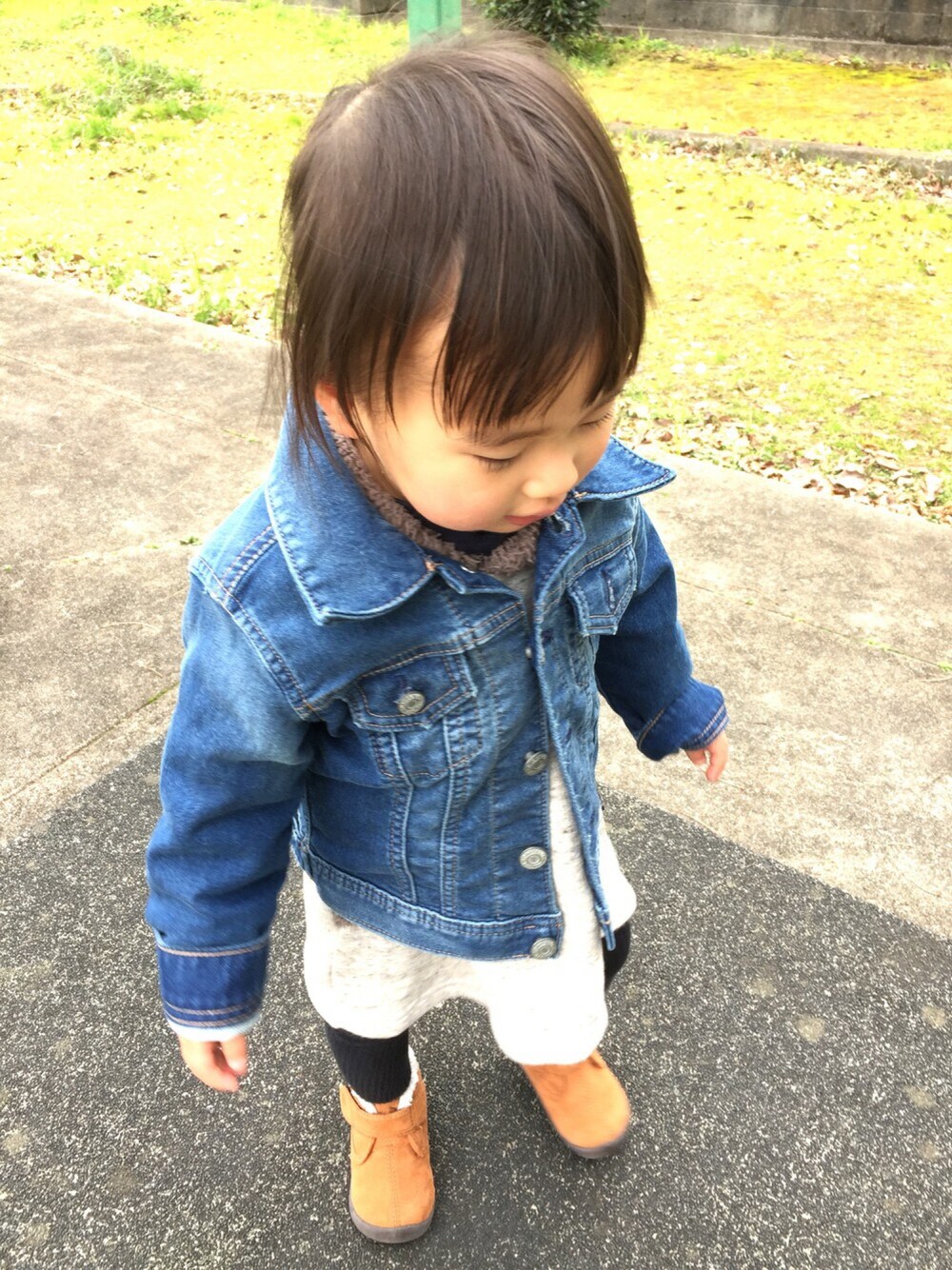「1歳、キッズファッション、カジュアル、娘コーデ、ジージャン」｜「babyGAPのアイテム（デニムジャケット、ブルー系）」を使った、ki☺︎hoさん（キッズ・80cm）の冬コーディネートの1枚目の写真