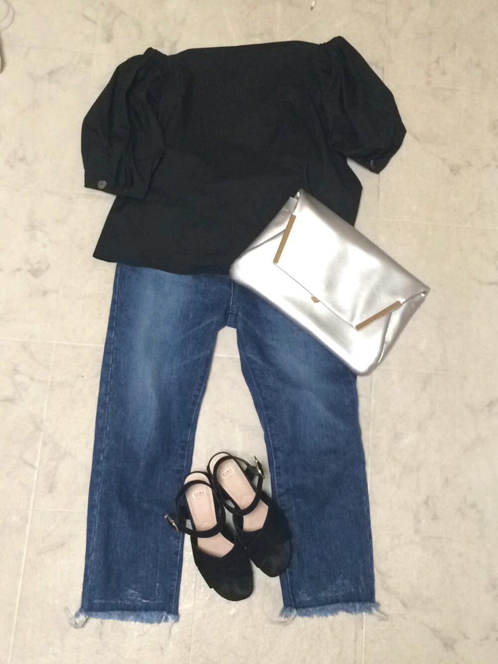 「aquagirlの2WAYメタル付きクラッチバッグ（クラッチバッグ、シルバー系）」を使った、NO NAMEさん（レディース・157cm）の夏コーディネートの1枚目の写真