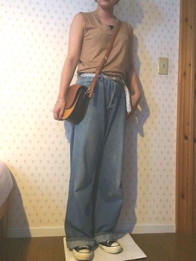 「AZUL by moussy（アズールバイマウジー）のアイテム（Tシャツ/カットソー、ベージュ系）」を使った、marukoさん（レディース・161cm）の夏コーディネート