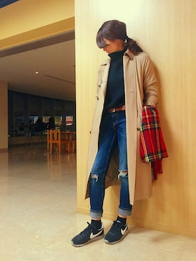 「赤マフラー」｜「アイテム（トレンチコート）」を使った、Rinさん（レディース・167cm）の冬コーディネート